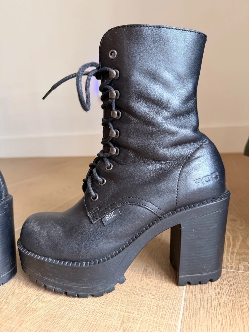 ROC Boots Australia sleek black